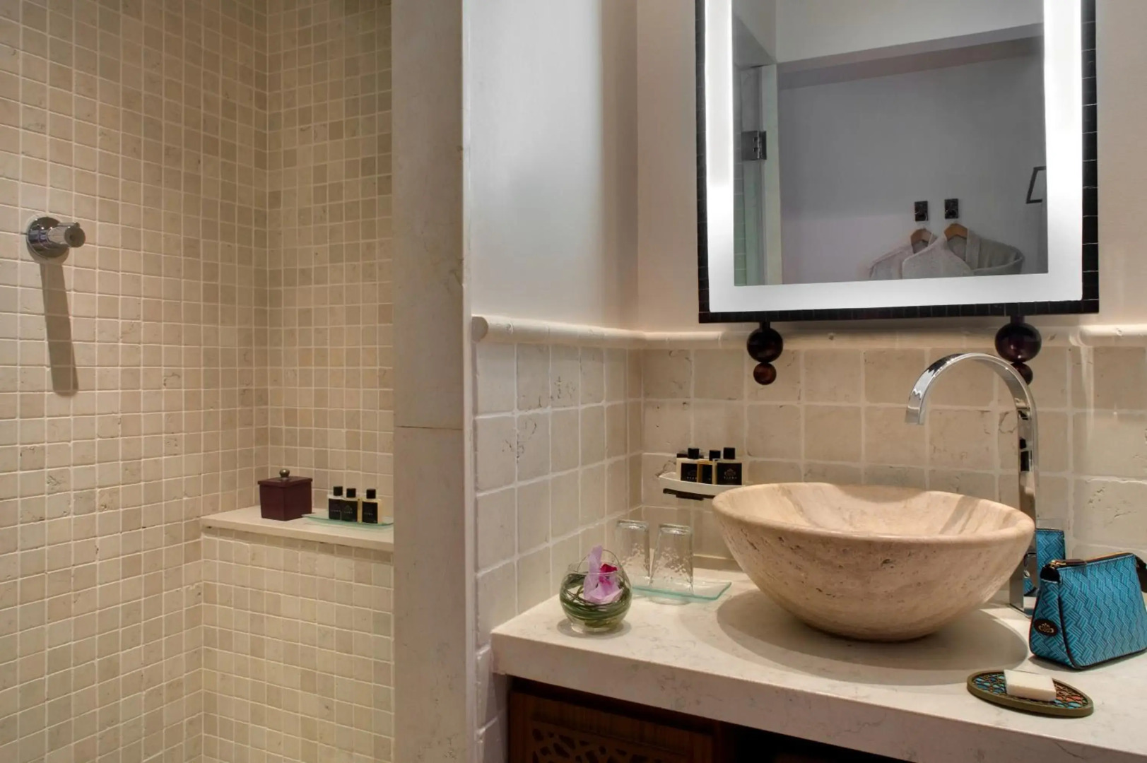 Tiara Yaktsa Côte d'Azur