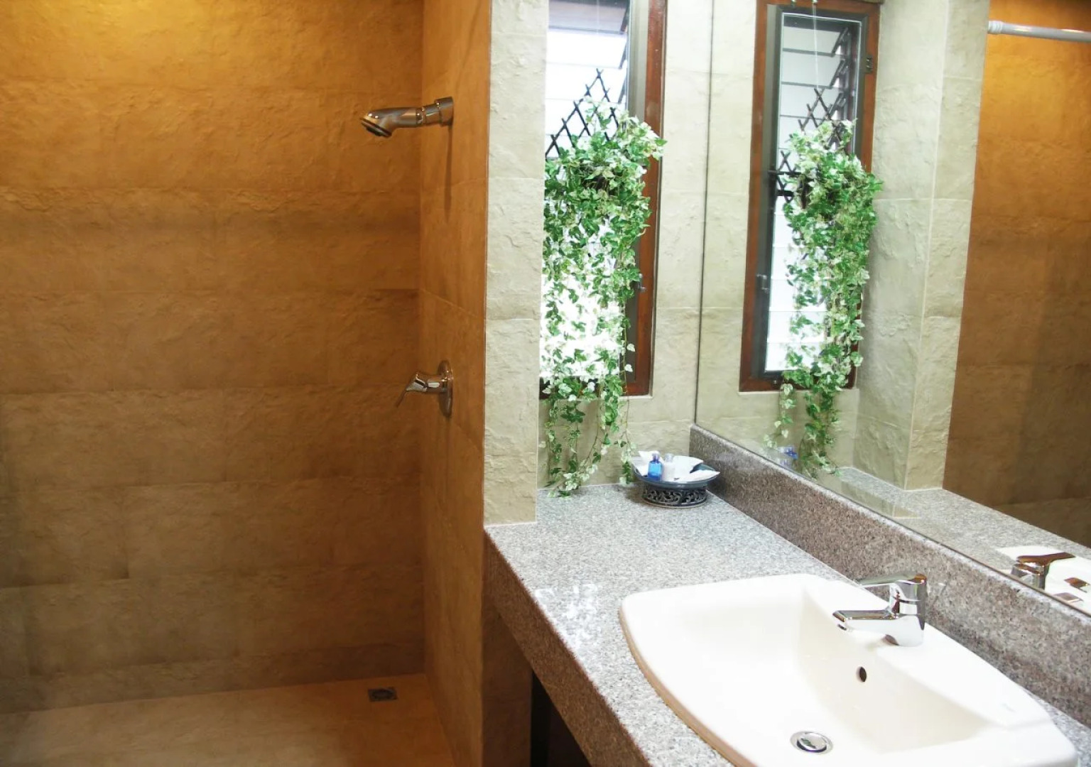 Sailom Resort Bangsaphan