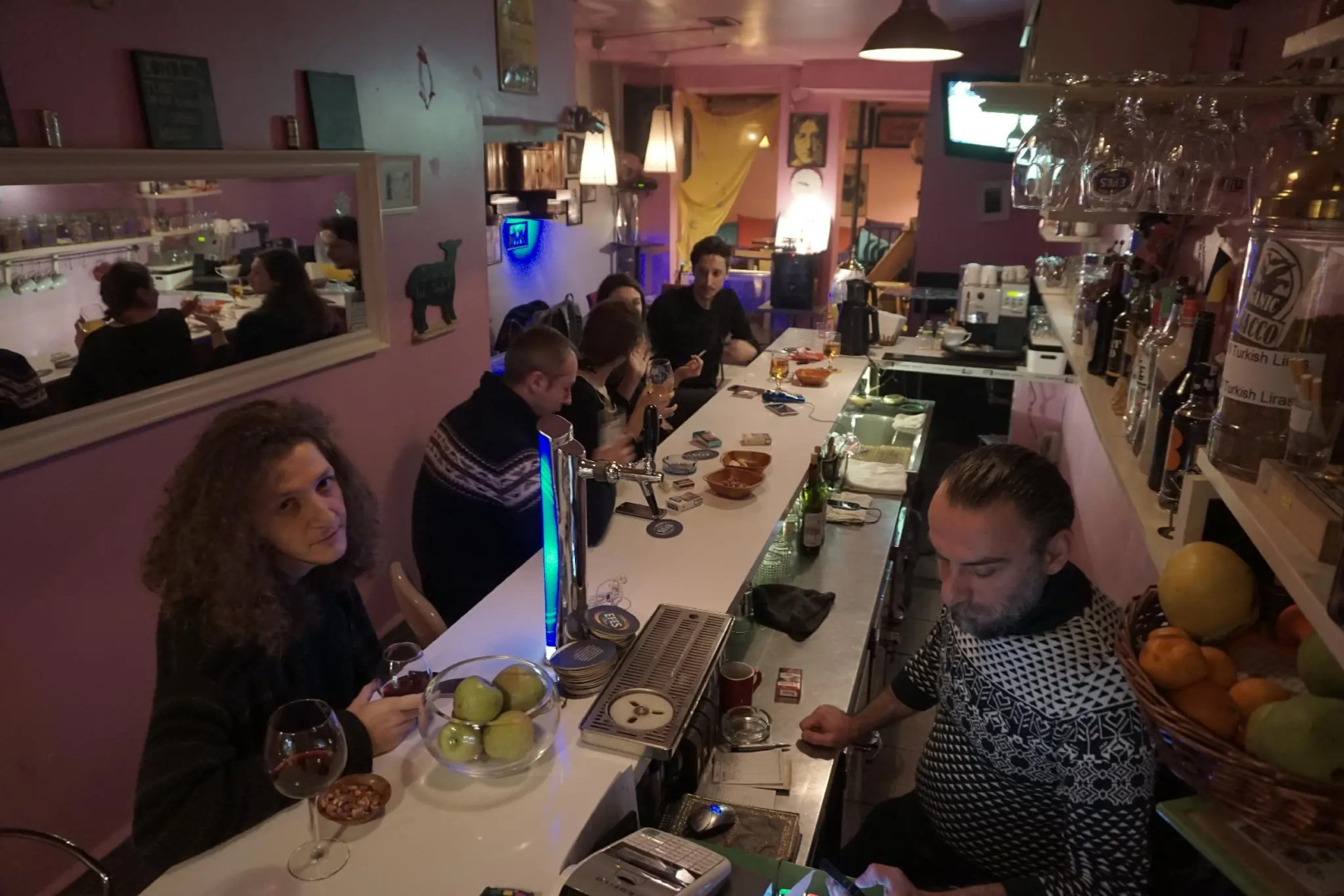 Chilloutlya Hostel&Bar