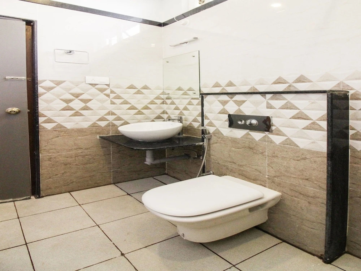 OYO 15136 Nisarga Lodge