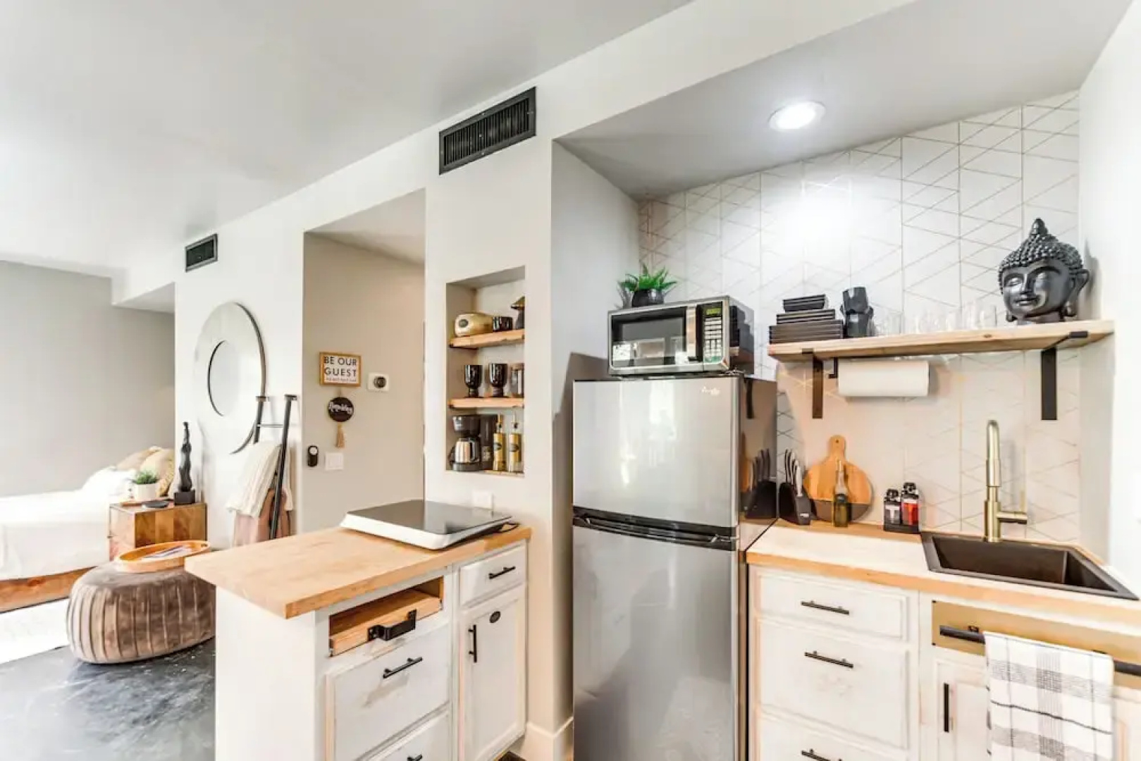 Near Golf: Indian Wells Studio w/ Pool Access