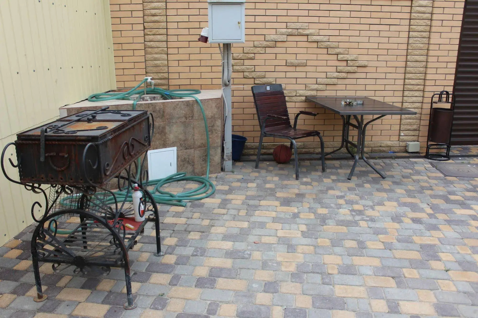 Sherlock Homes Art Hostel