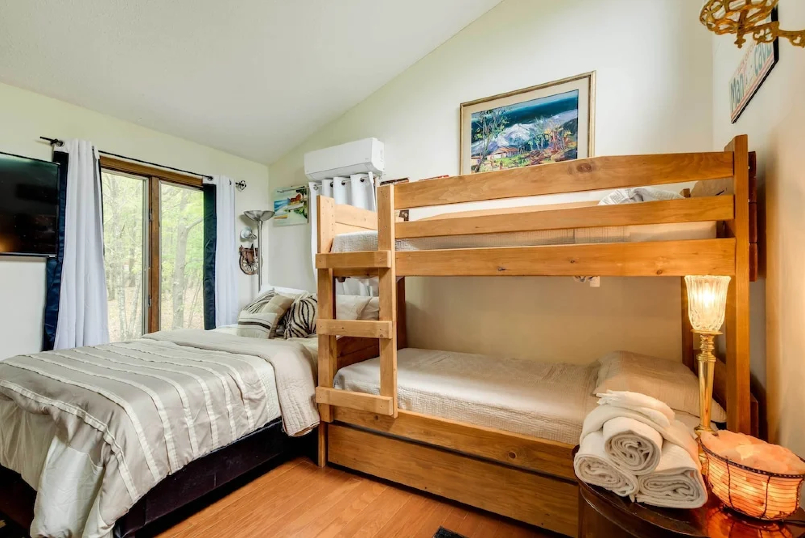 Albrightsville Family Hideaway w/ Private Hot Tub!