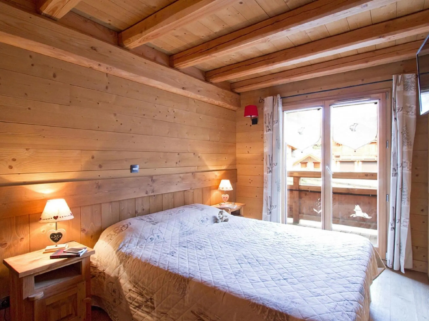 Delightful 14-person chalet with sauna and pool in Les Deux Alpes