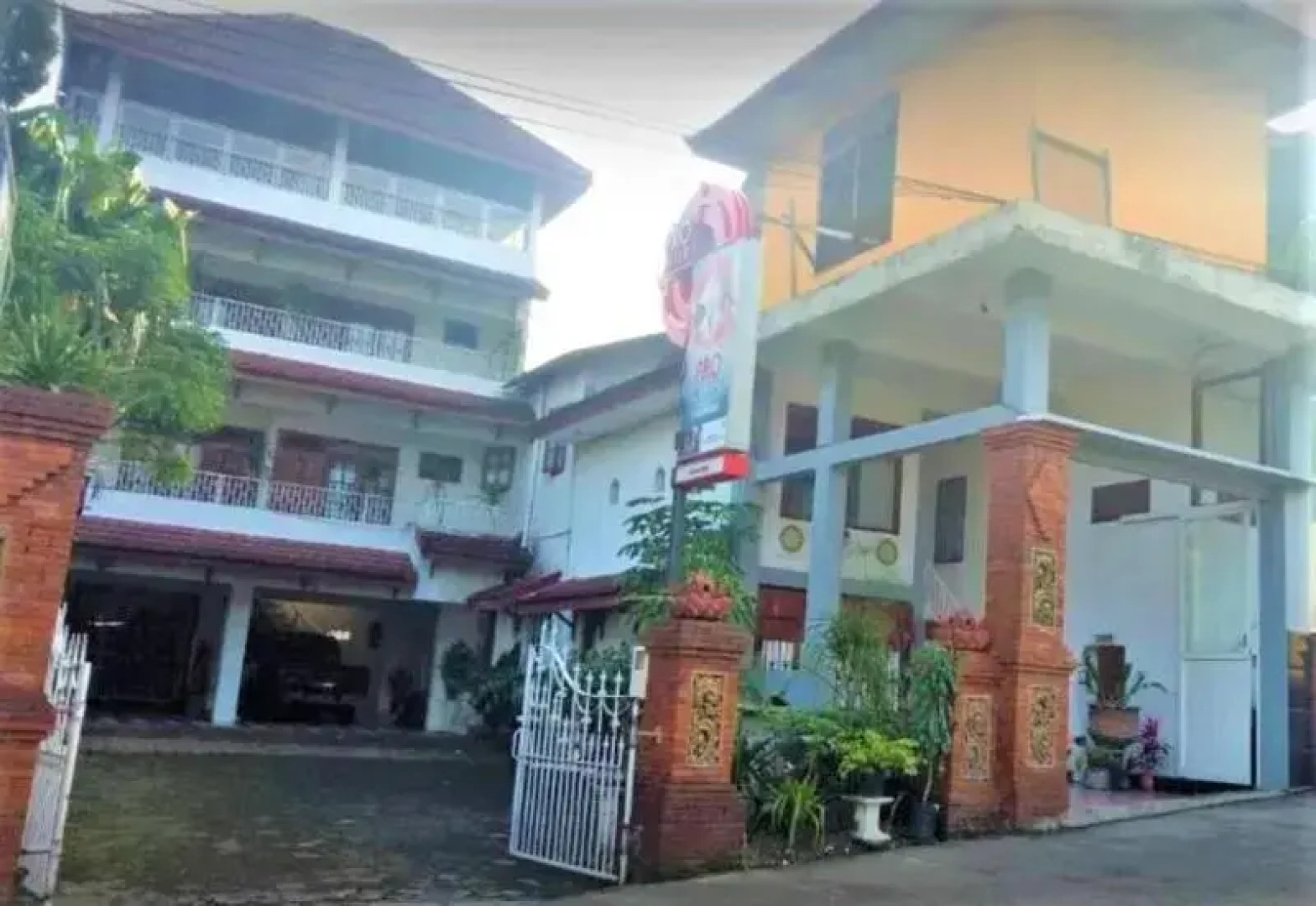 Wisma & Kantin Amanda by ZUZU