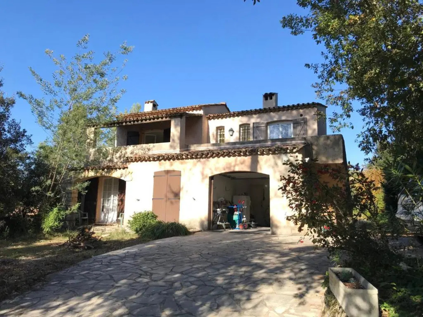 06D - Appartement spacieux avec terrasses, jardin et piscine