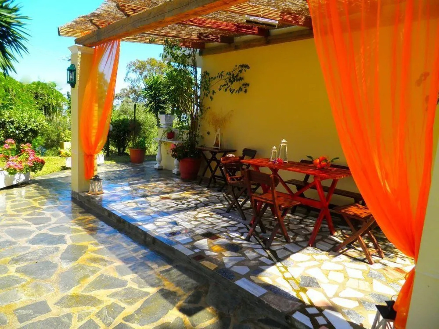 Veroniki Studios & Apartments