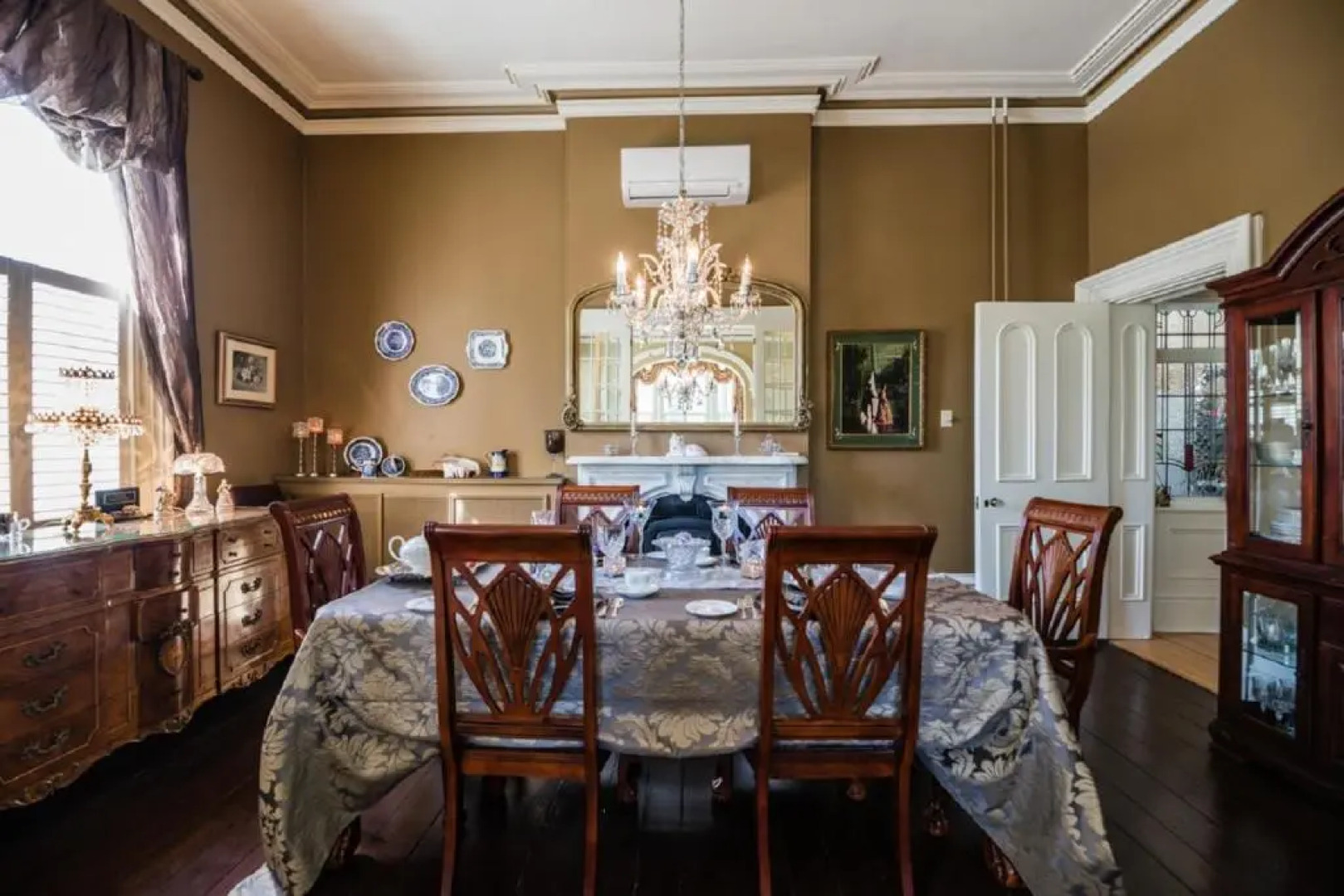 Hughson Hall Bed & Breakfast