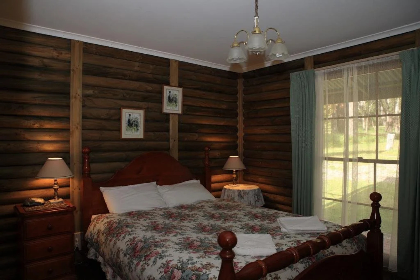 Halls Gap Log Cabins