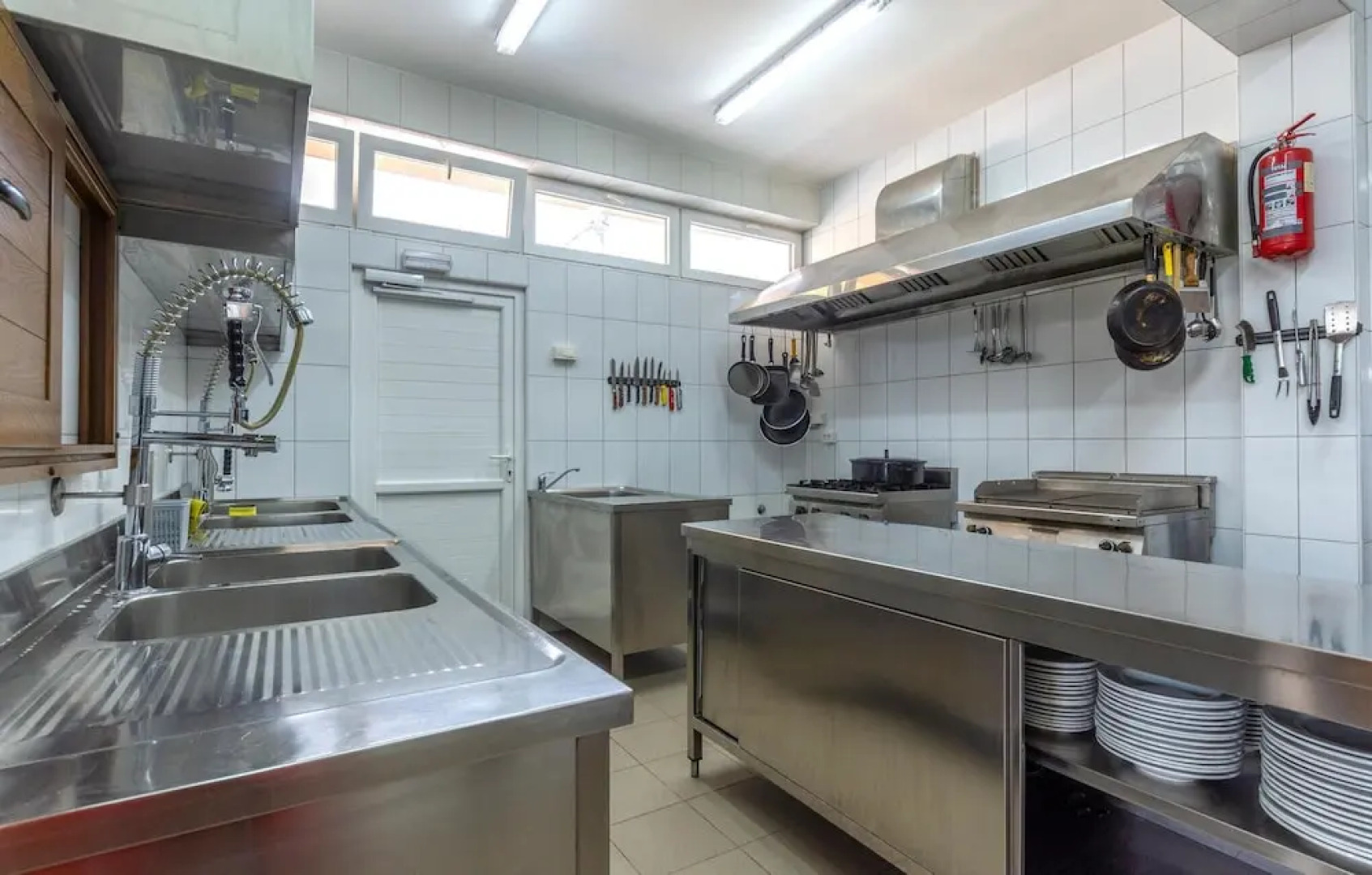 Amazing Home in Mravince With Sauna, Wifi and 9 Bedrooms