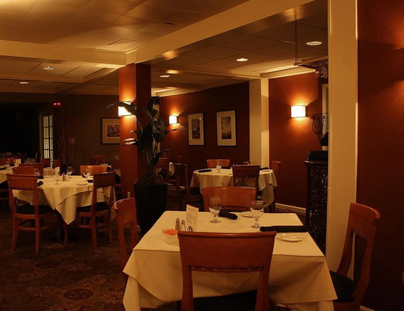 Macaluso's At The Lantern Lodge