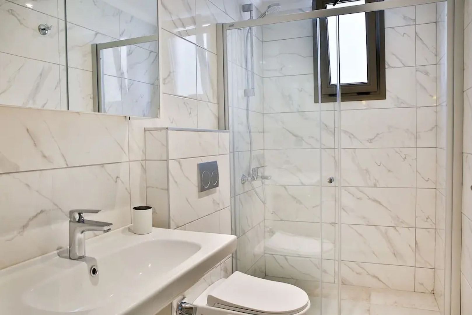 Important Group Villa Green