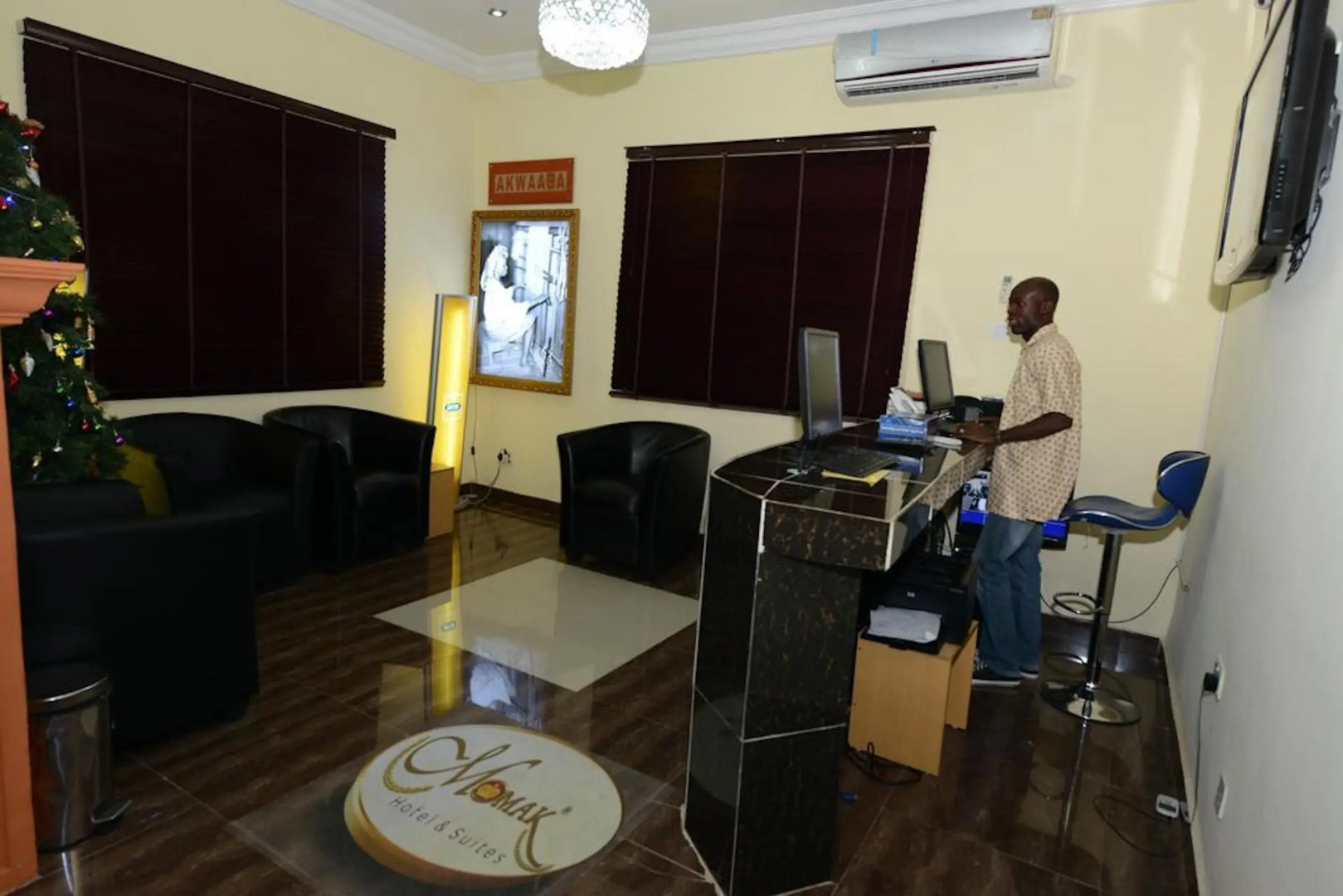 Momak 2 Hotel & Suites