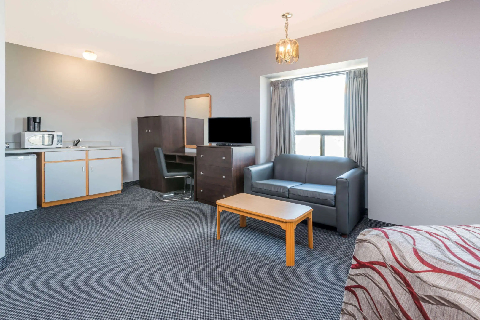 Super 8 by Wyndham Mt Hope Hamilton Intl Arpt ON