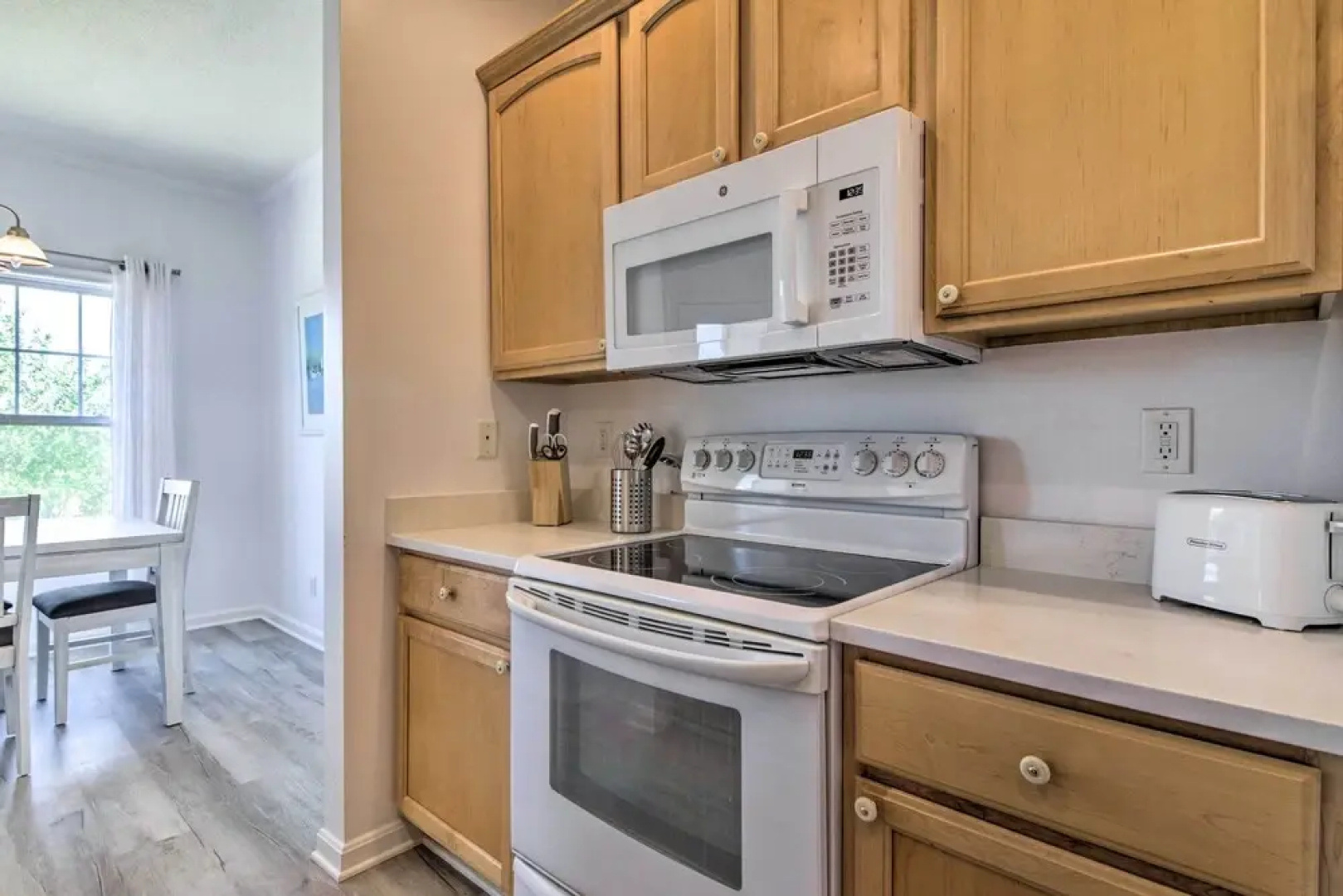 Lewes Condo w/ Pool Access: 3 Mi to the Beach!