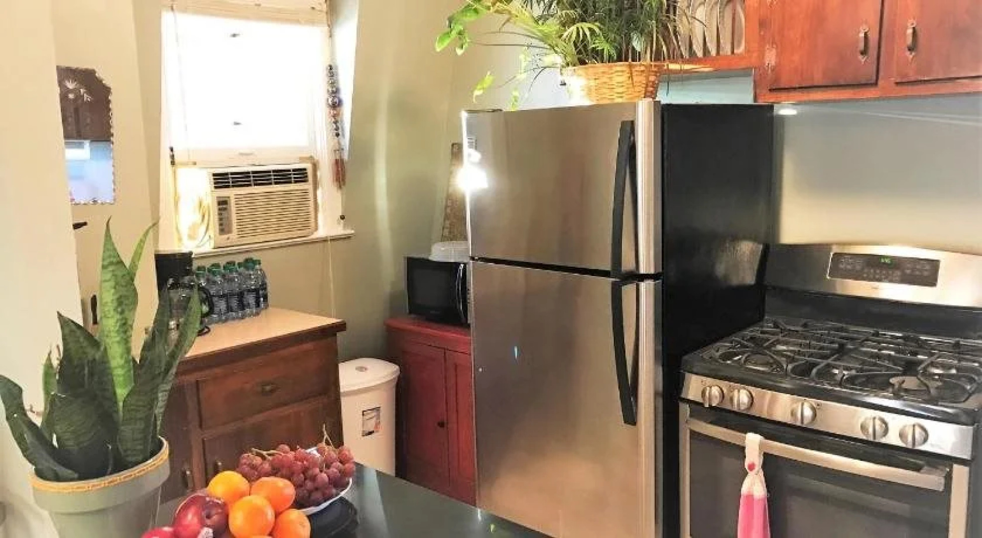 Vineyard Mansion & Carriage House Bed & Breakfast