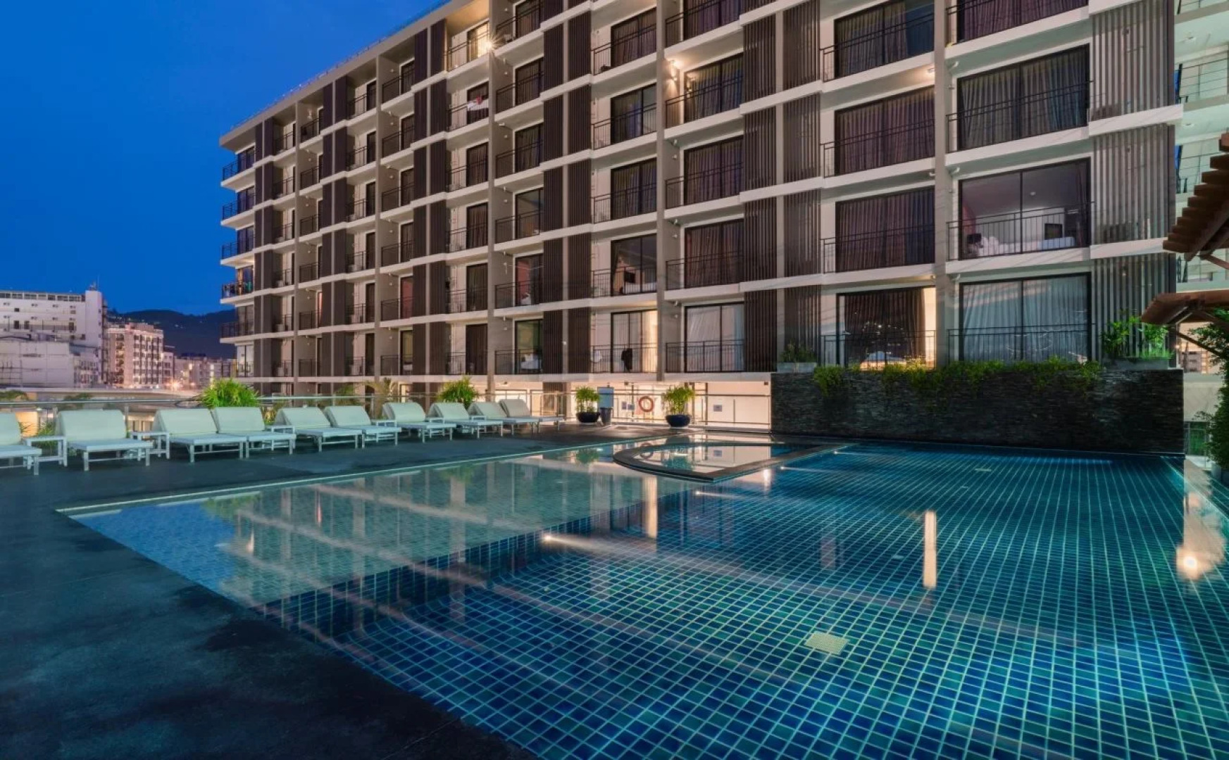 New Square Patong Hotel