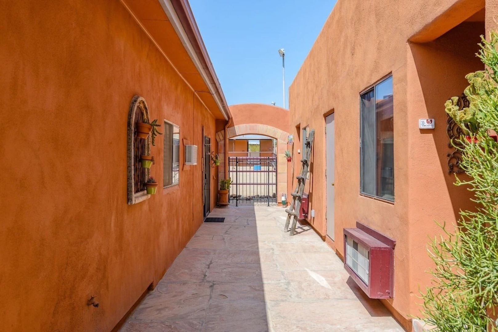 Full Circle Ranch 6 Bedroom Home