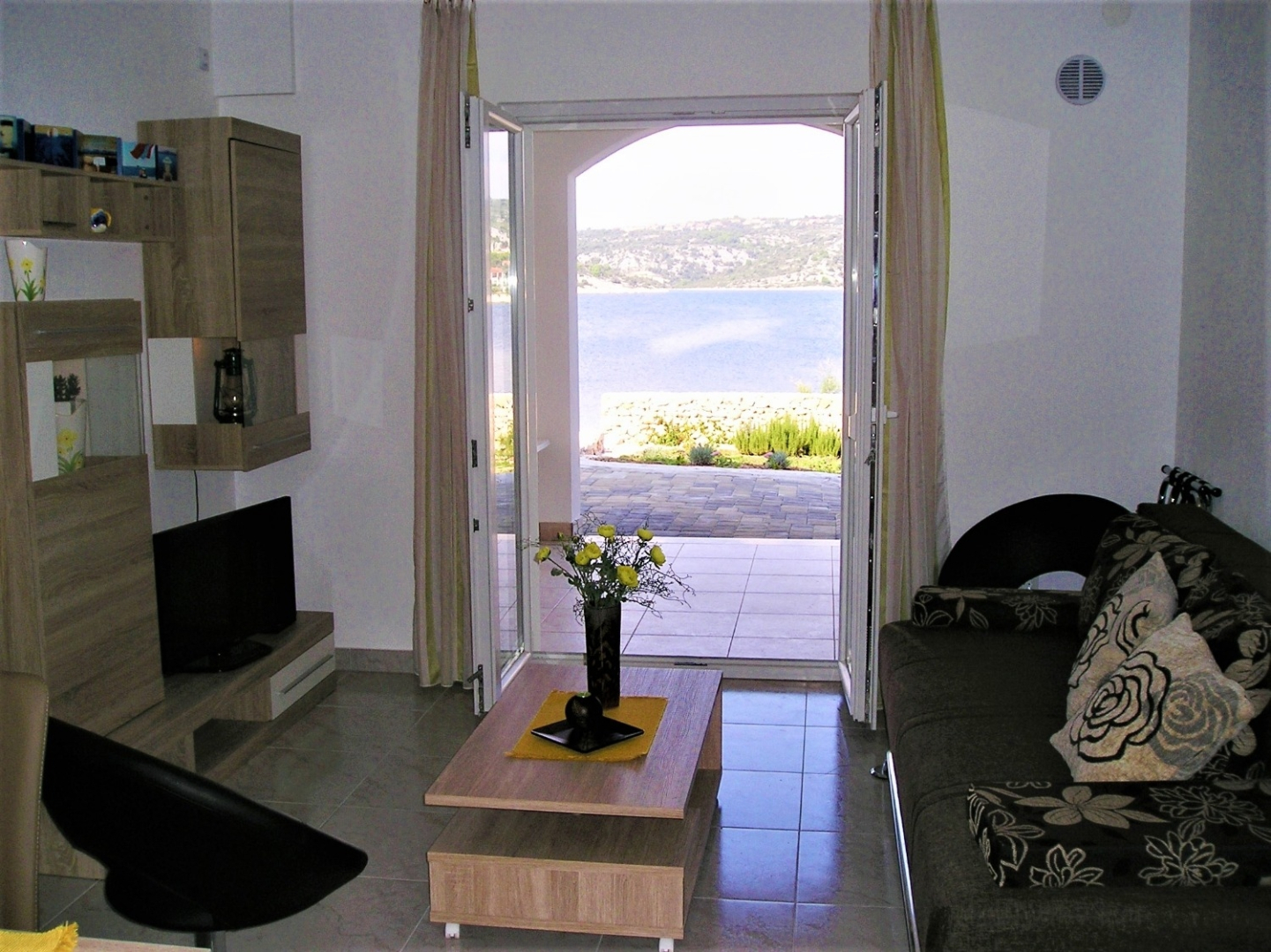 Apartment Tih - 20 m from sea: A1 Ruzmarin Sevid, Riviera Trogir