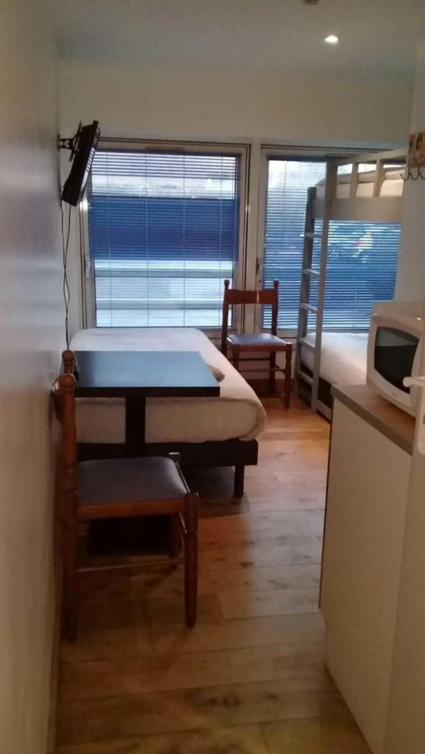 Apparthotel Area, Studios avec Salles de bains et kitchenettes privatives et Chambres avec cuisine et salle de bains communes