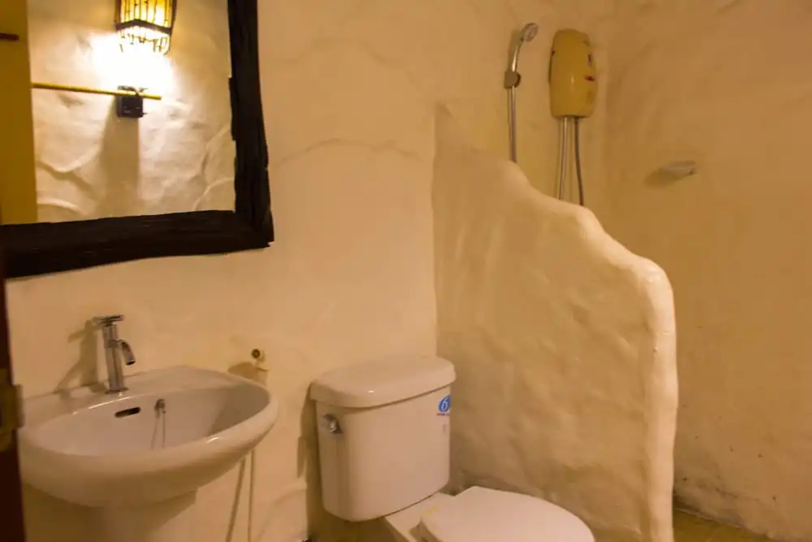 The Hub Erawan Resort