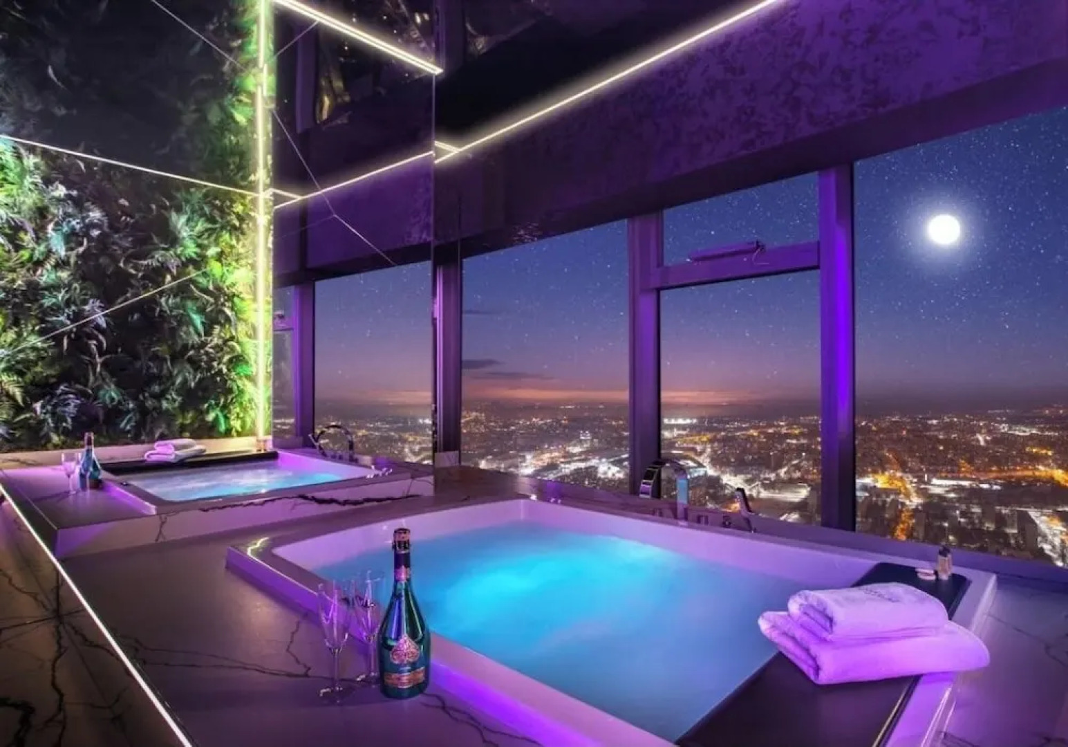 Apartments in Sky Tower with Bathtub near the window