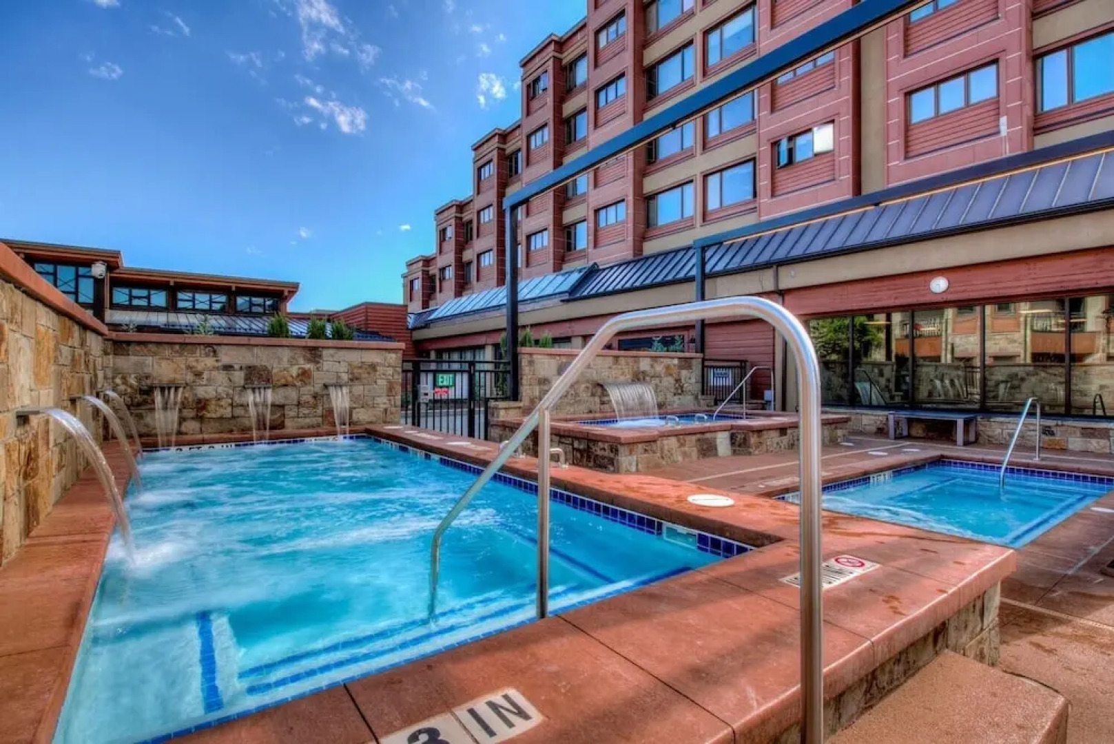 Perfectly Located 1br - Steps To Ski & Apres Fun - Sleeps 4 1 Bedroom Condo by RedAwning