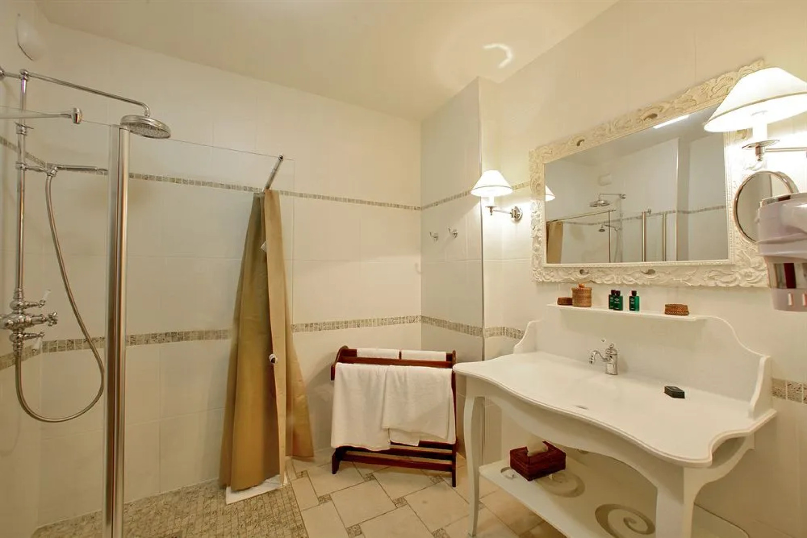 Les Hortensias Du Lac - Fontenille Collection