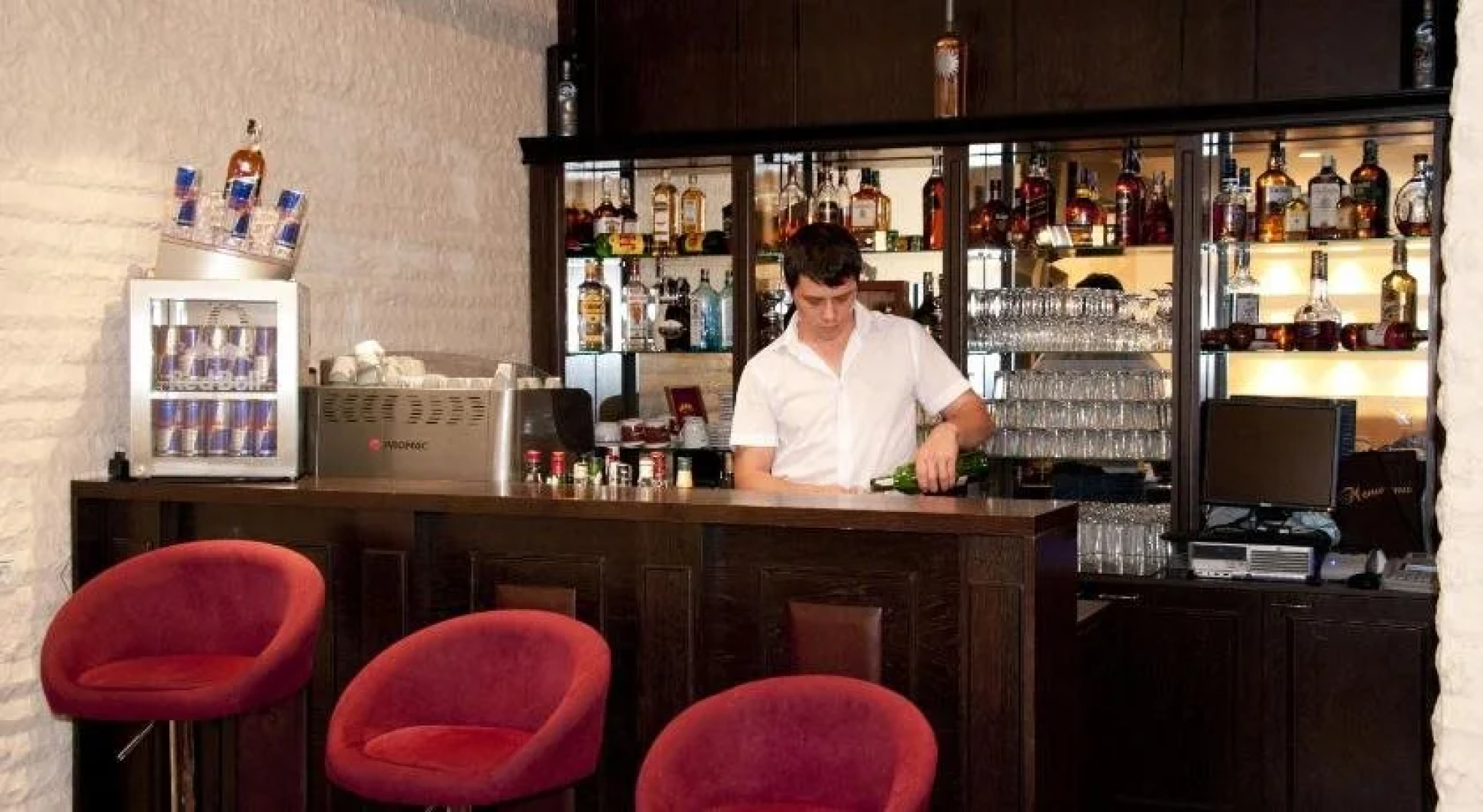 Everest Hotel
