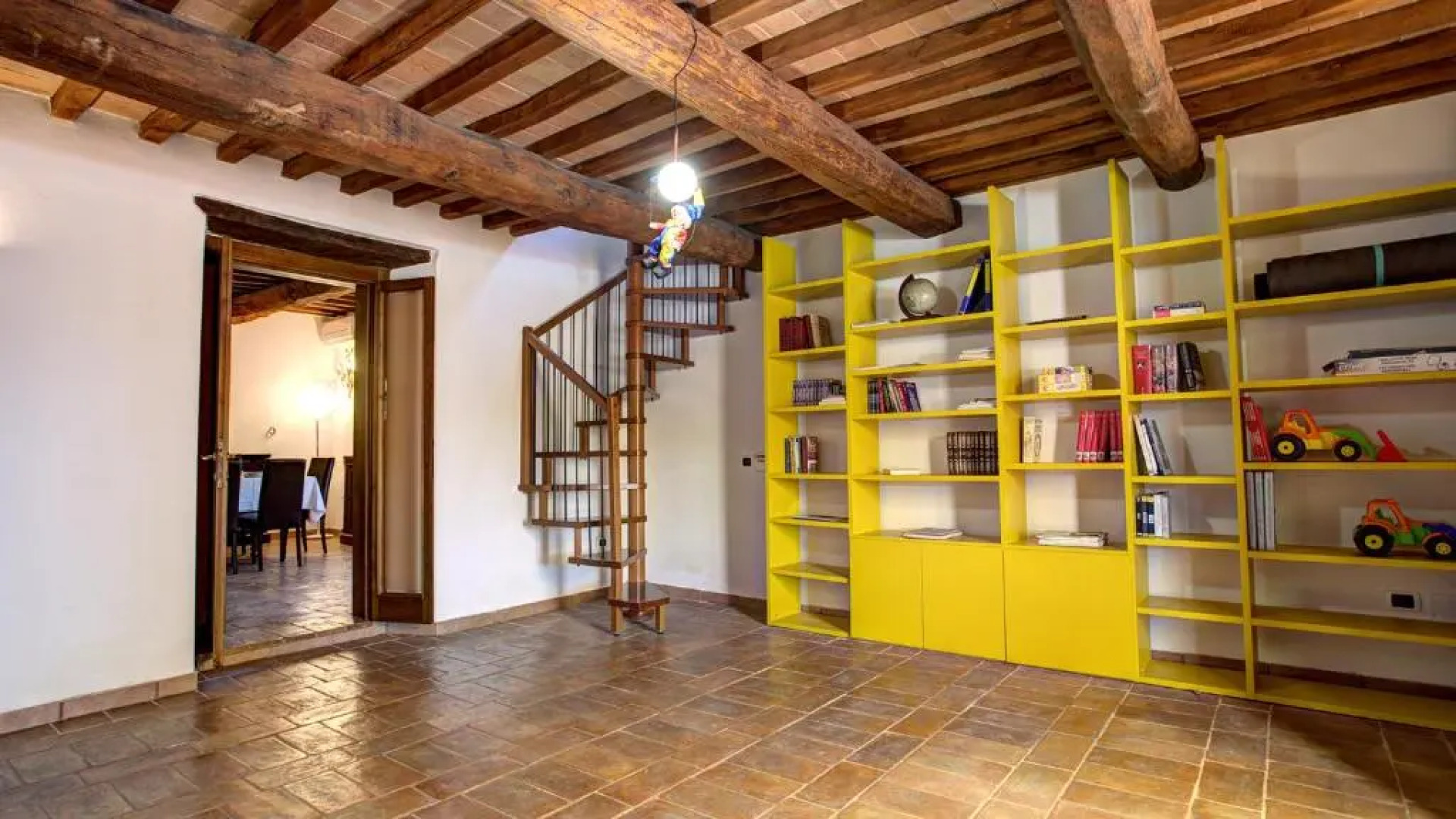 LA MAGIA 8&2, Emma Villas