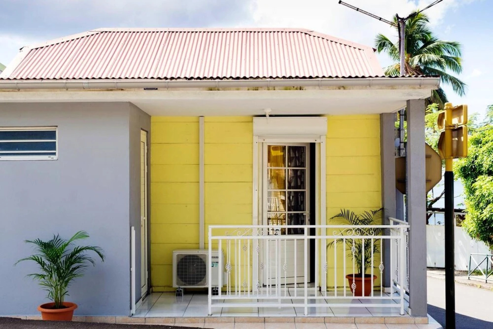 House With 2 Bedrooms in Pointe Noire, With Wonderful sea View, Enclos