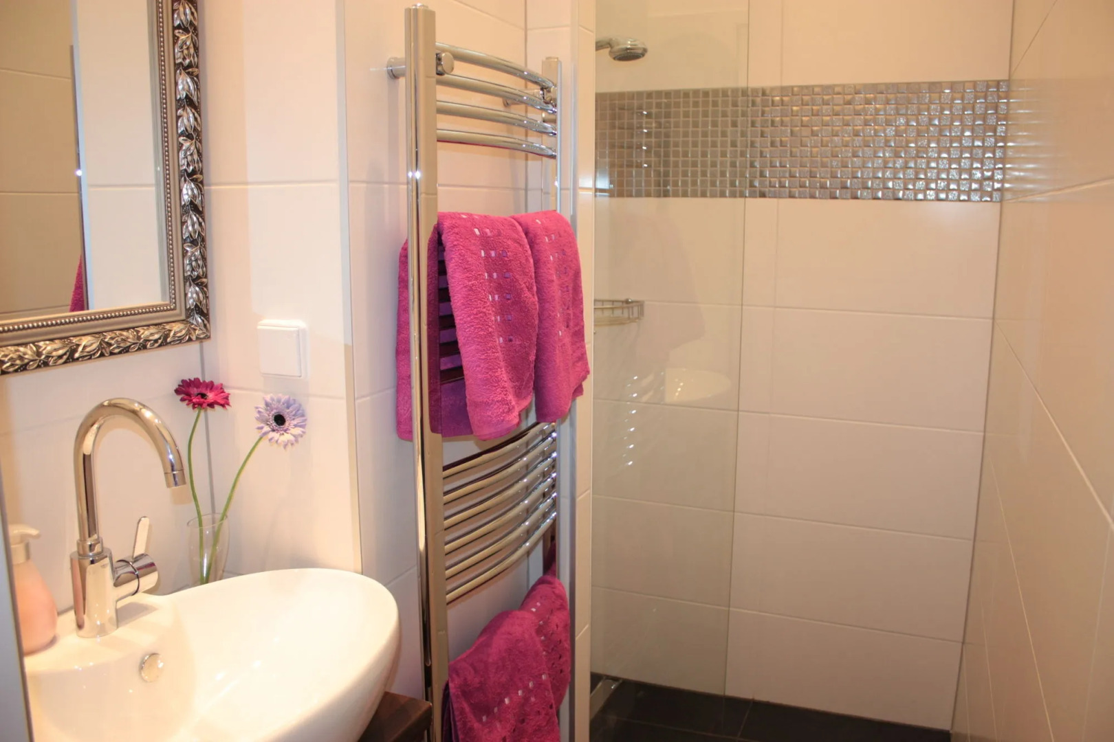 GoVienna Small Modern Apartment