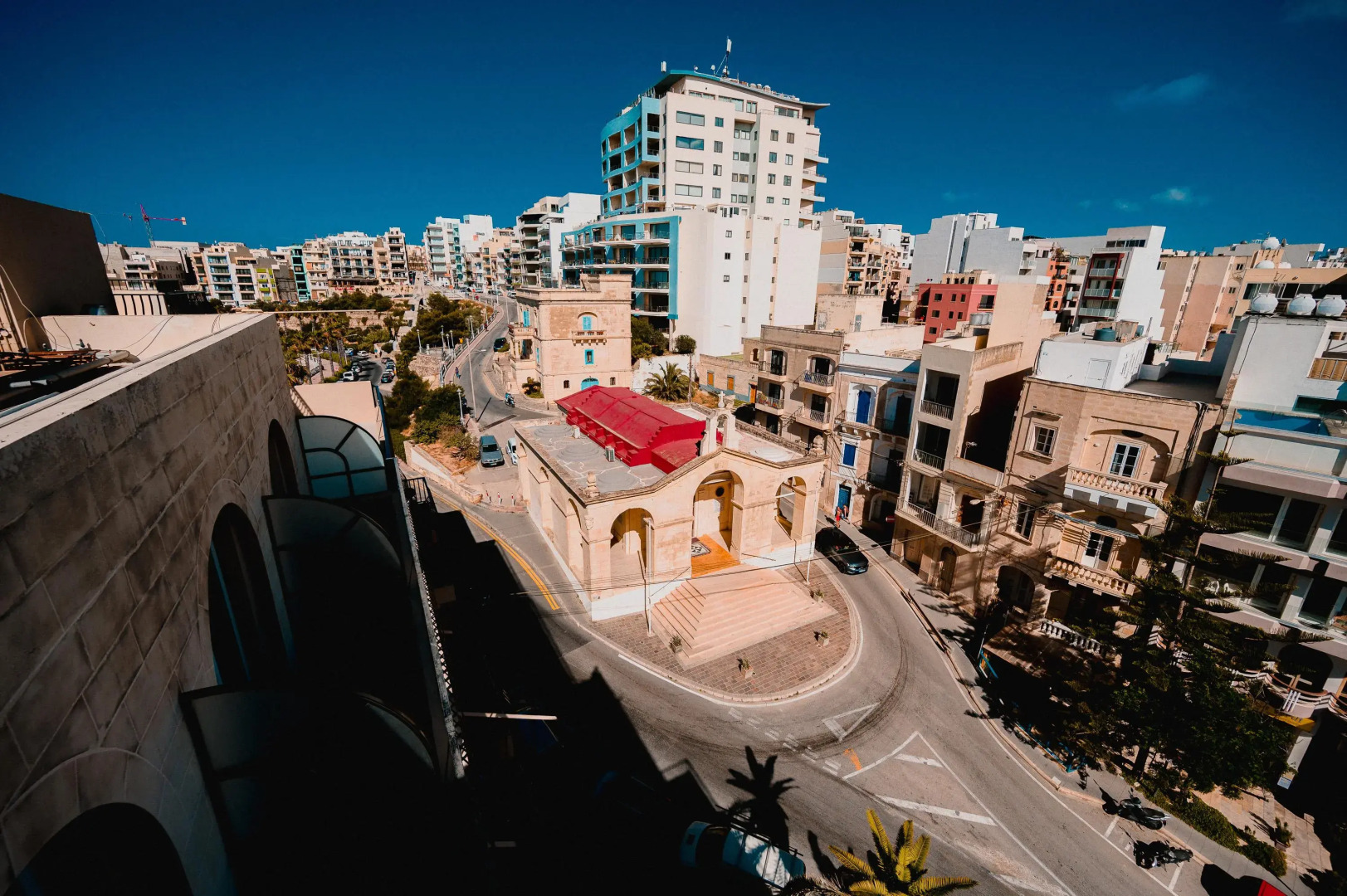 Gillieru Harbour Hotel