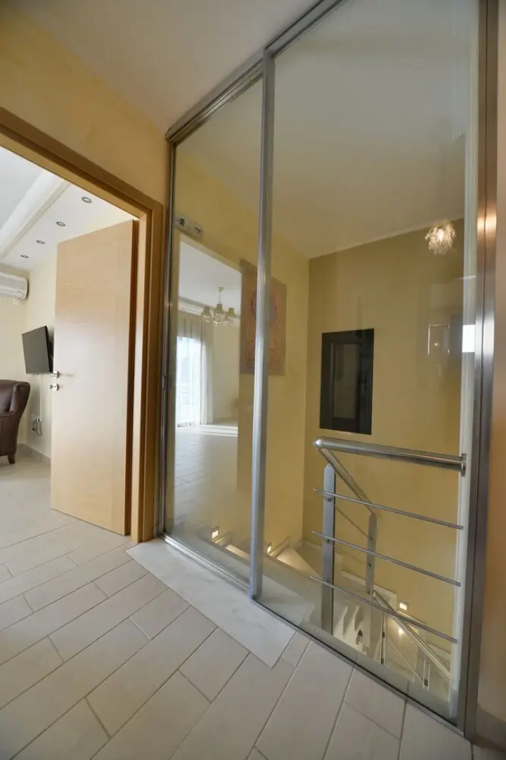 Elegant Villa by B&E