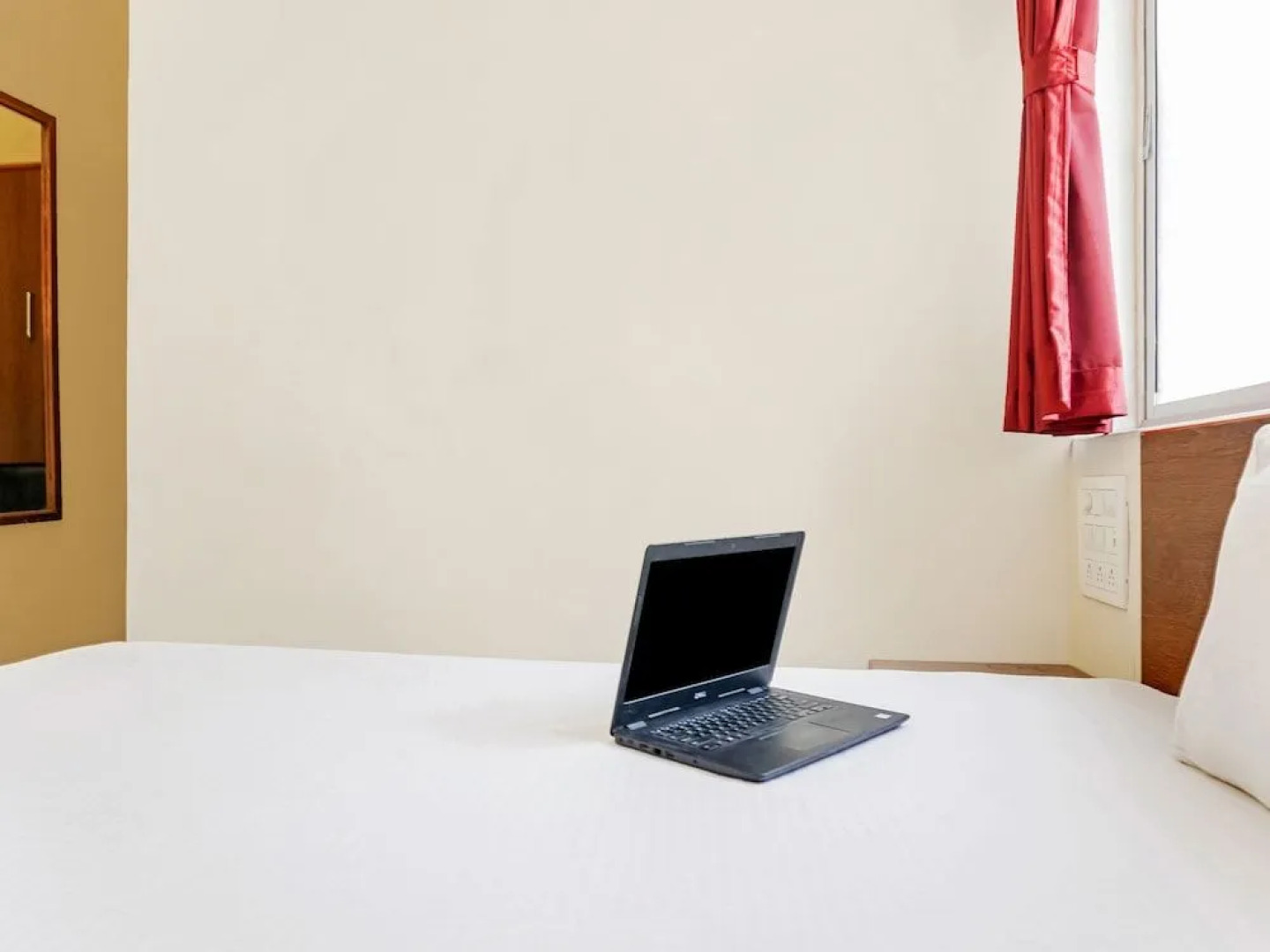 OYO Living 26804 Luxurious Studio Rooms