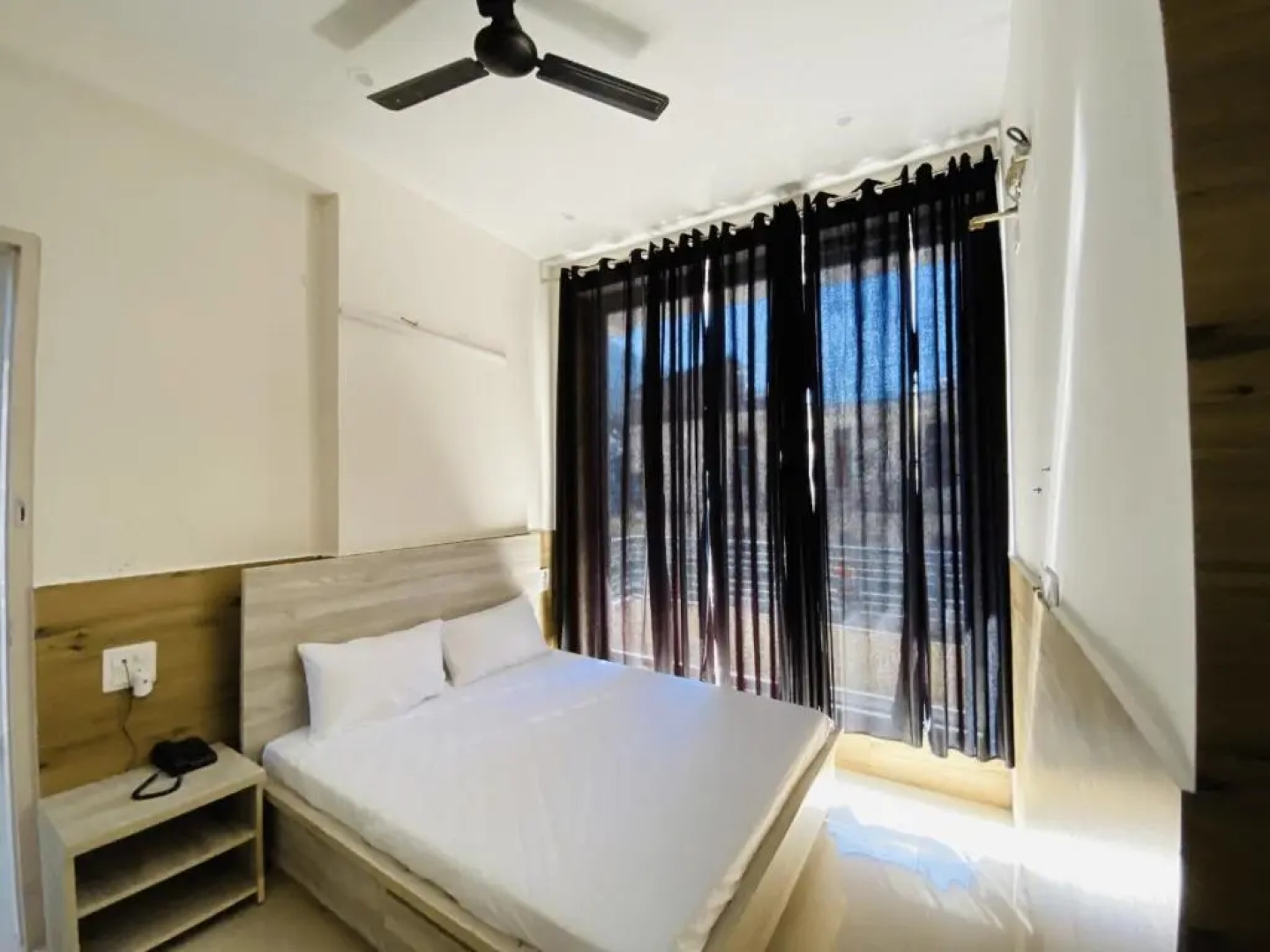 Luxury Low Cost Rooms Dharamsala Lift Wifi 5G