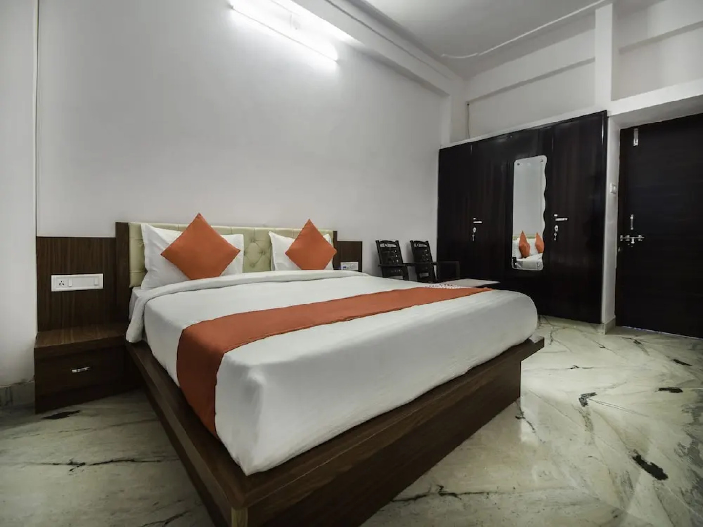 OYO 27626 Hotel Moonlight