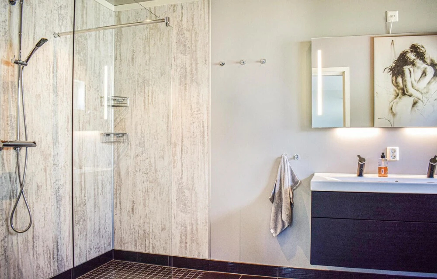 Nice Home in Etne With 5 Bedrooms and Wifi