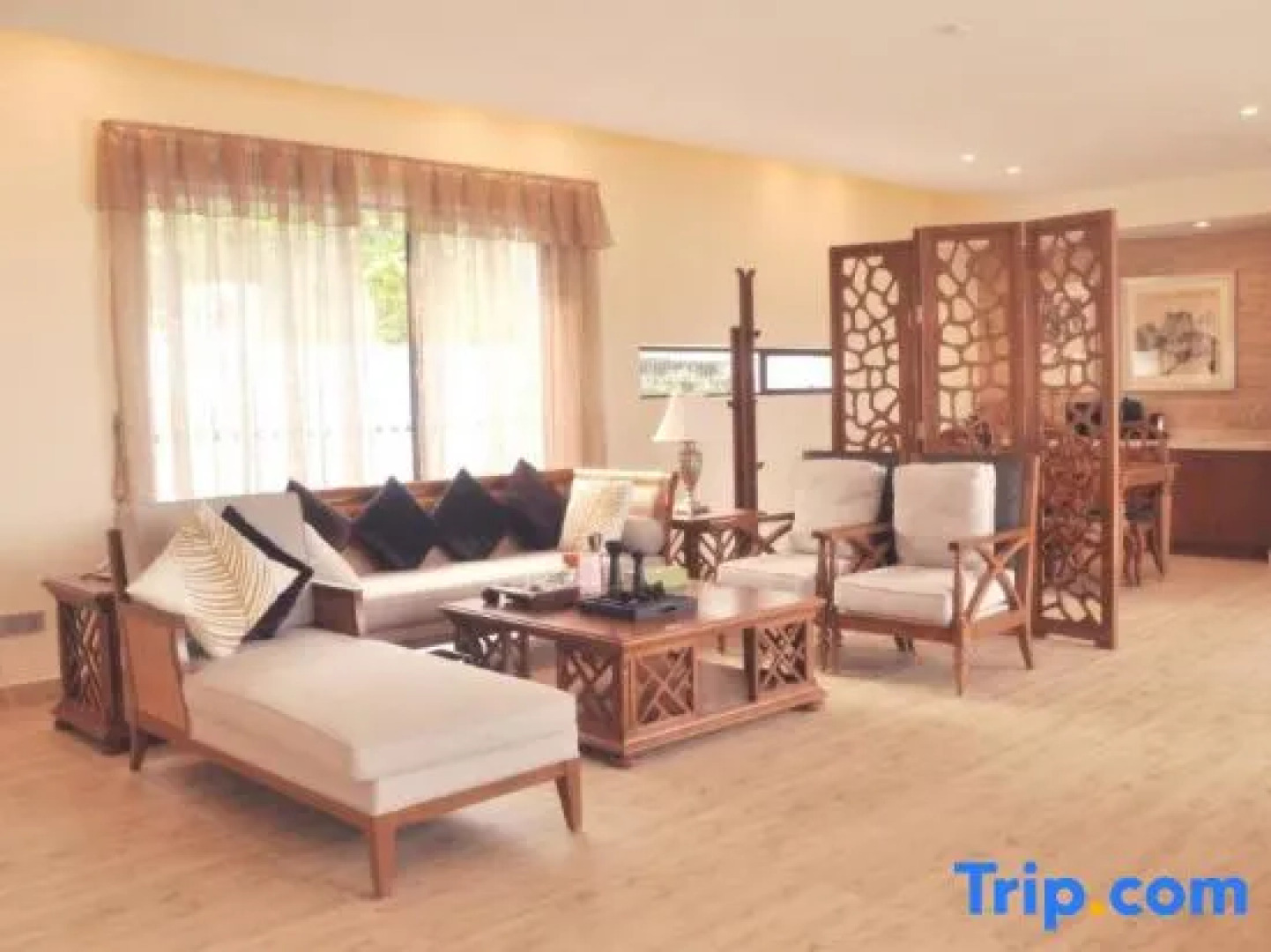 Yingde Jiqingli Yifeng Lu Hot Spring Resort Hotel