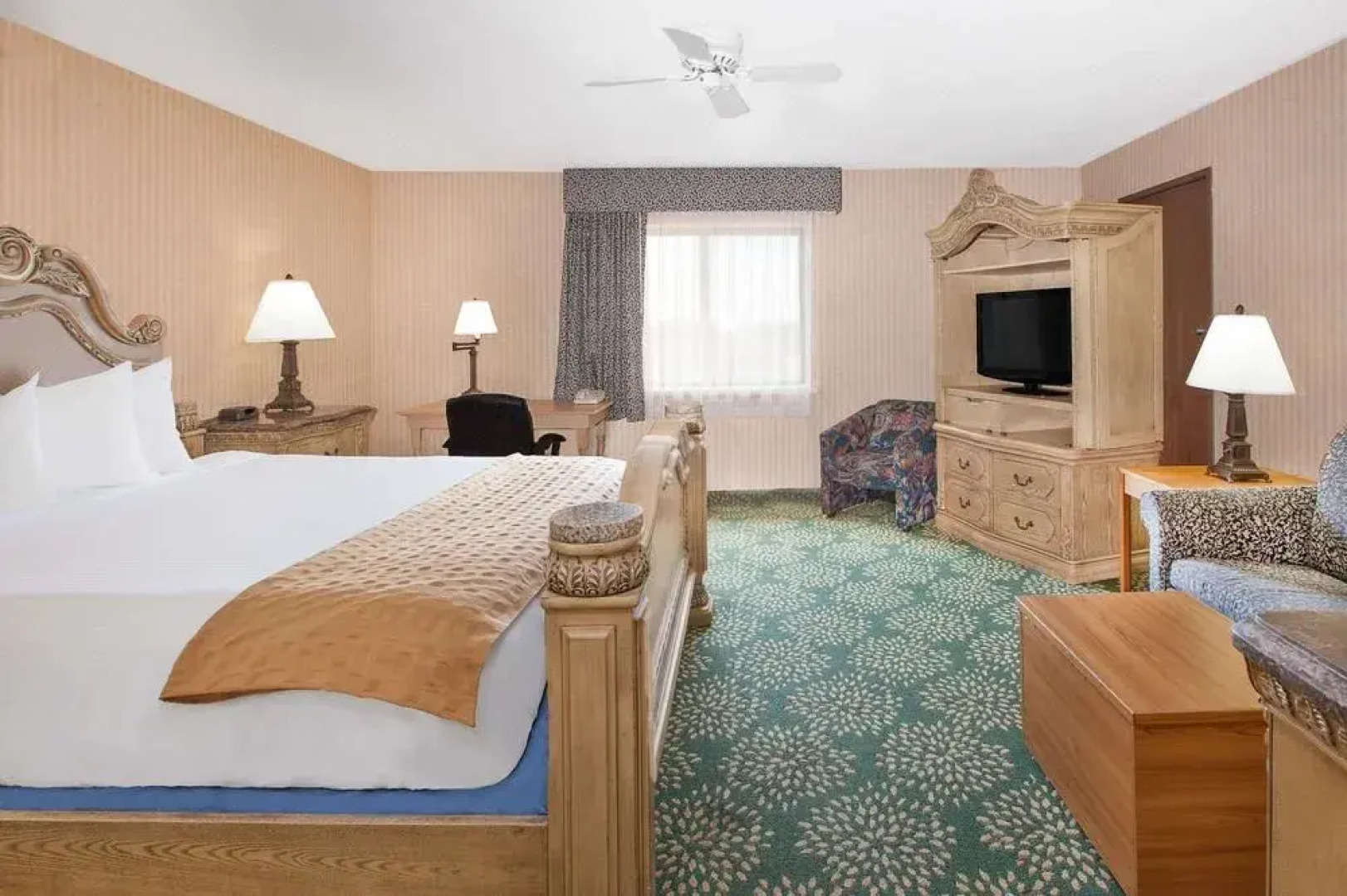 Baymont Inn & Suites Flint