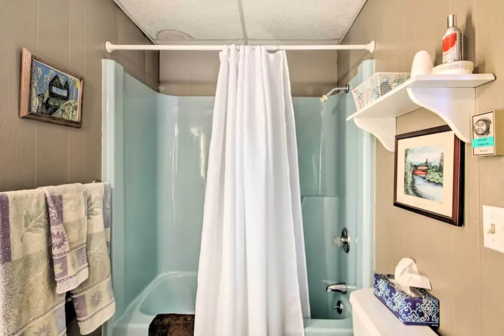 Swiss-style Chalet w/ Fireplace - Near Story Land!