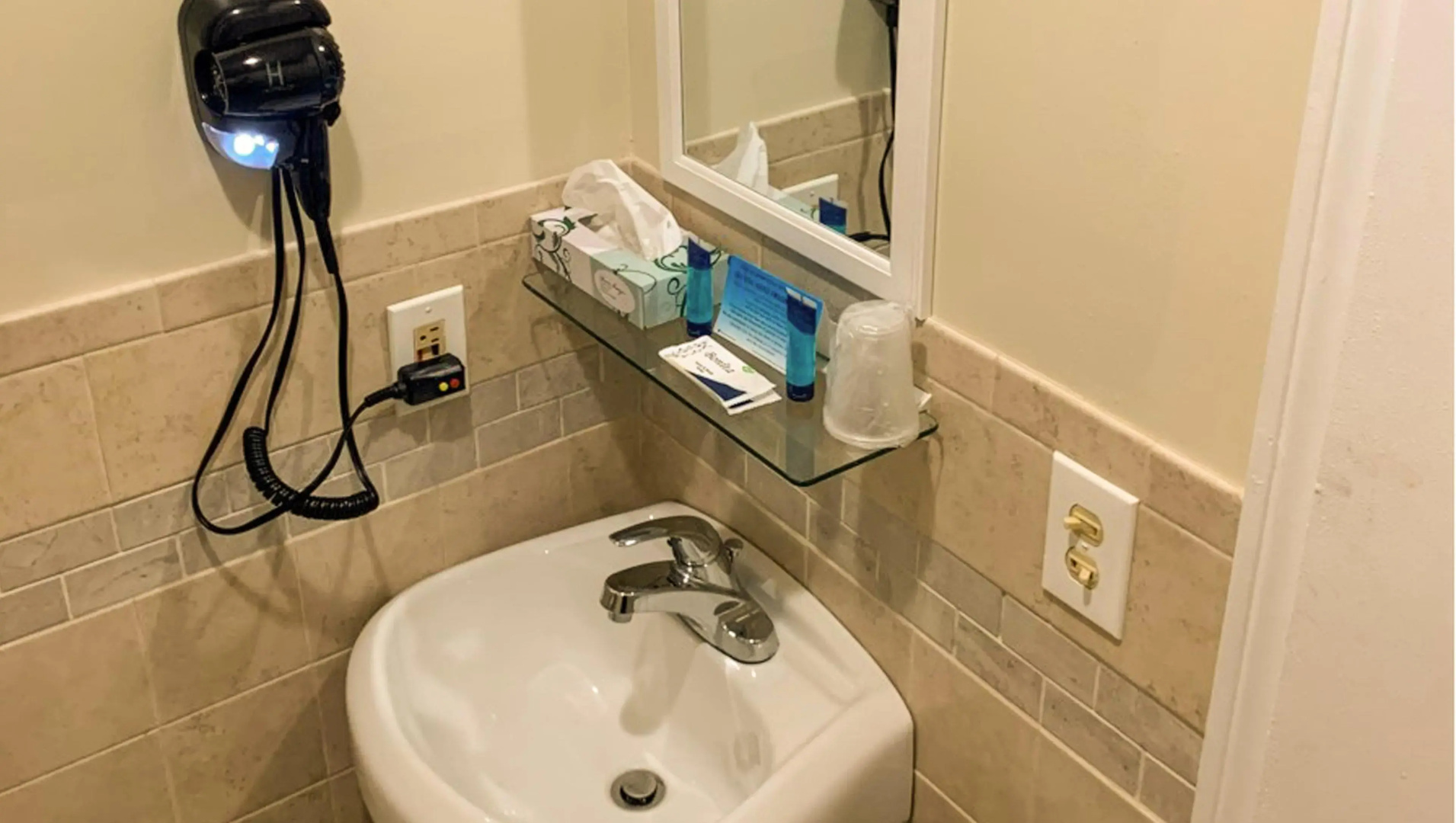 Hampton Motor Inn