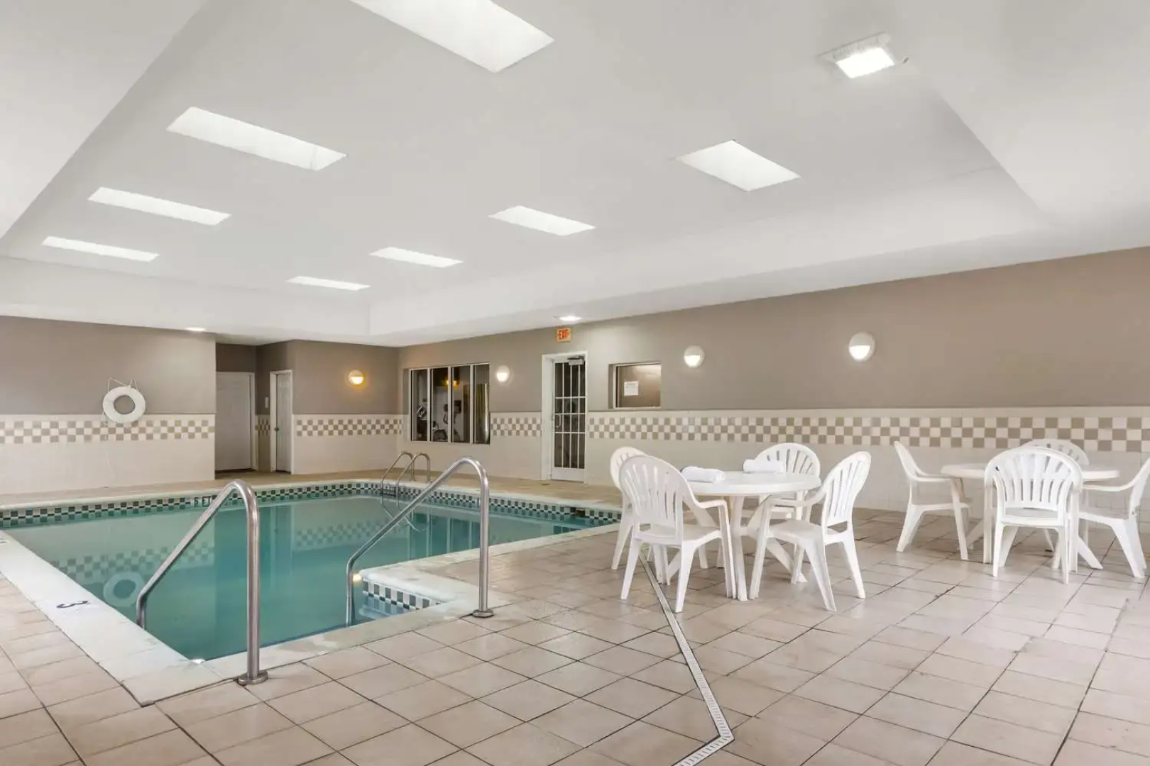 Country Inn & Suites by Radisson, Newport News South, VA