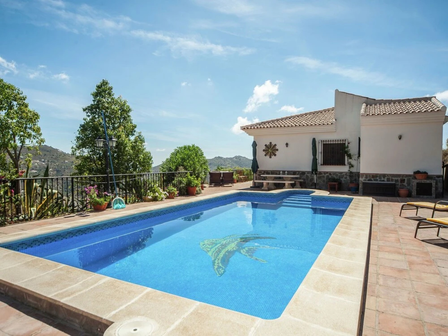 Spacious Cottage With Private Pool and Beautiful Views of Mountains and sea