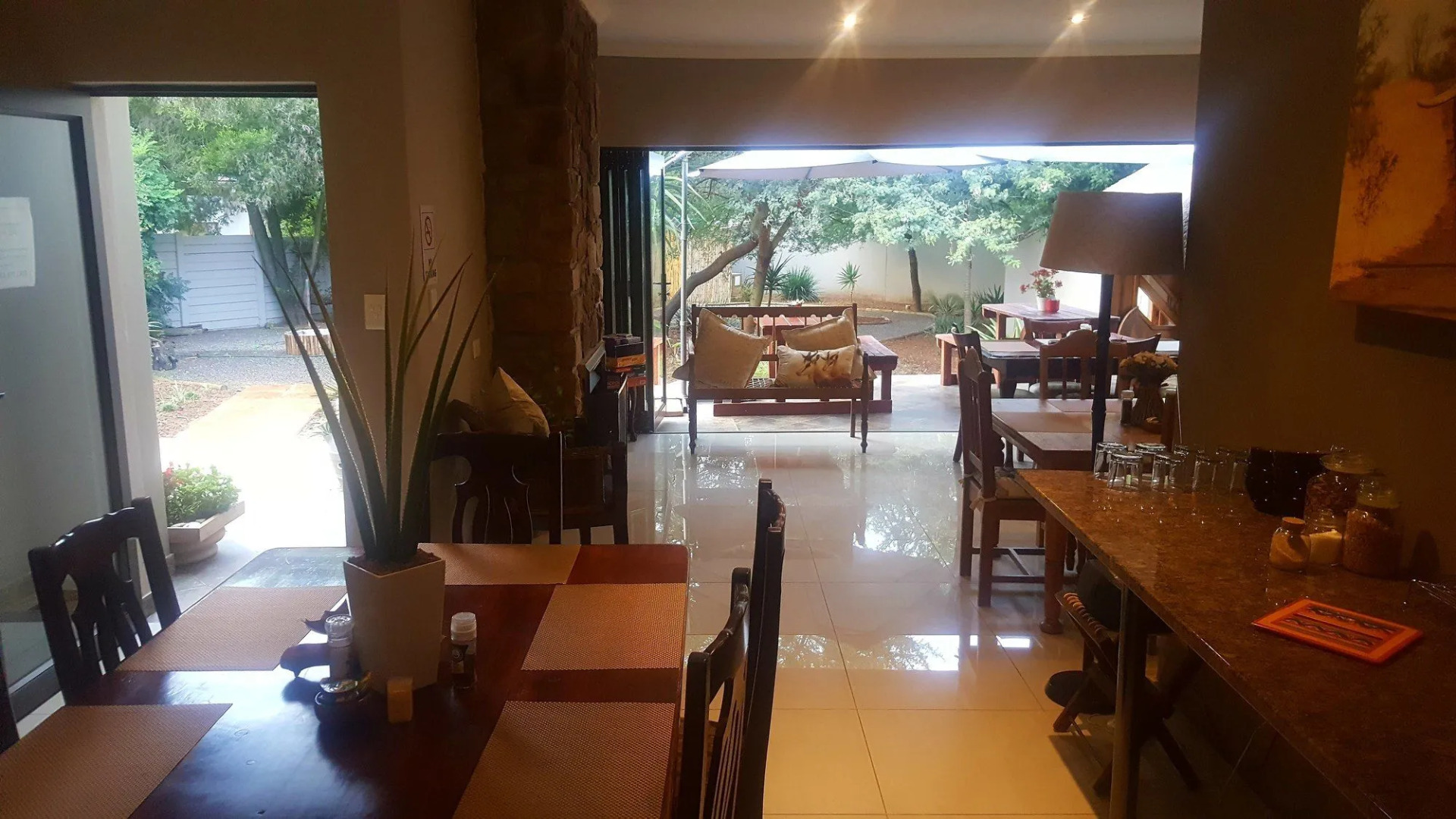 Aerotropolis Guest Lodge