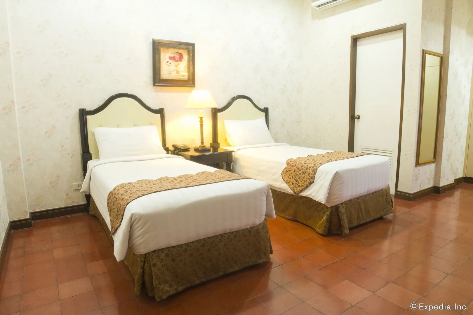 White Knight Hotel Intramuros