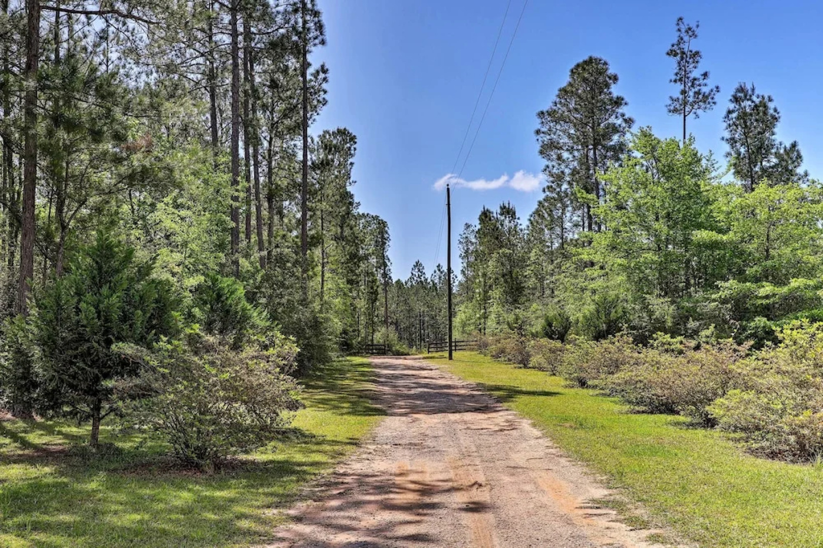Secluded Cabin w/ Pond ~ 37 Mi to Gulf Coast!