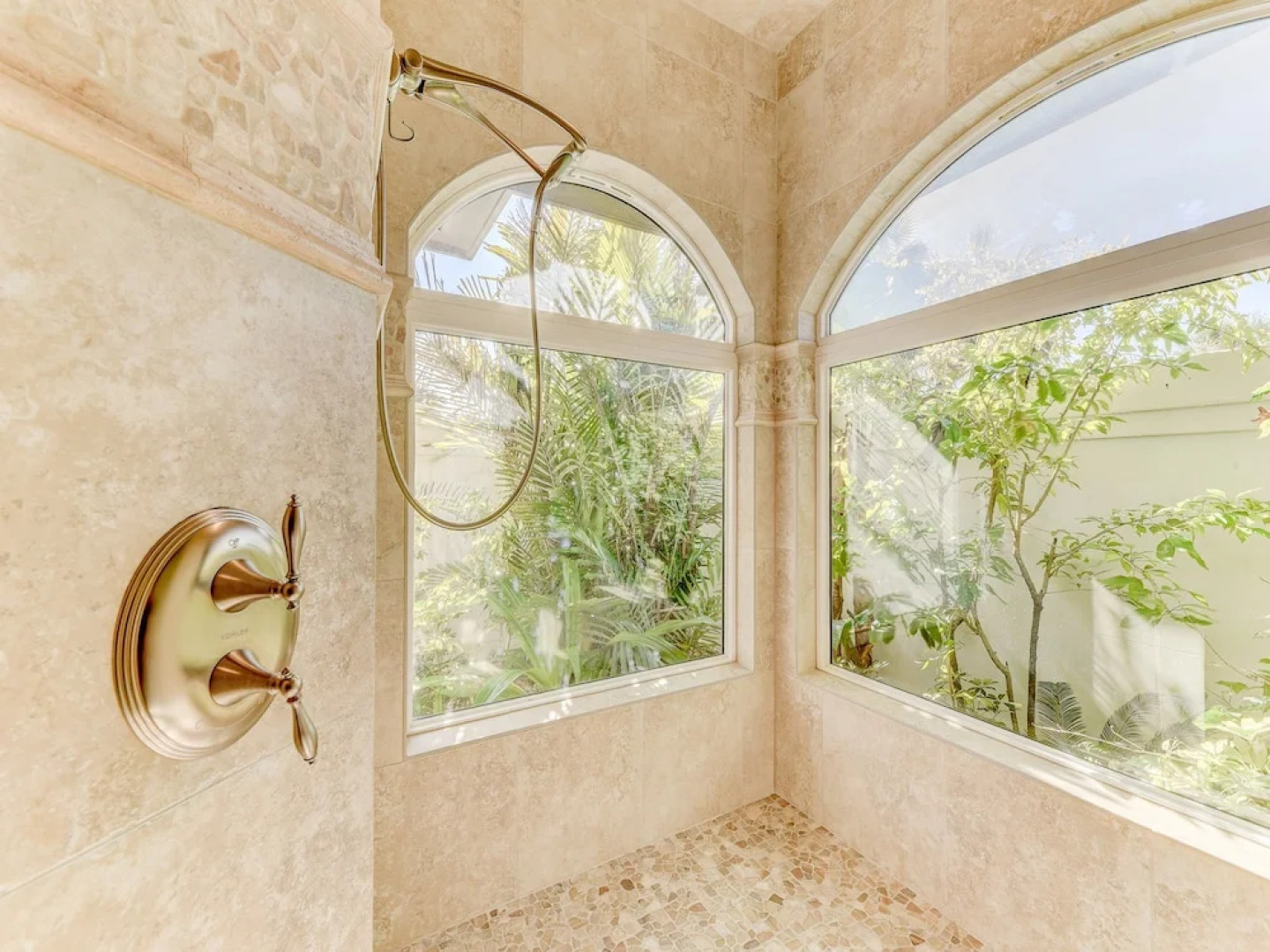 Paradise Palms by Vtrips