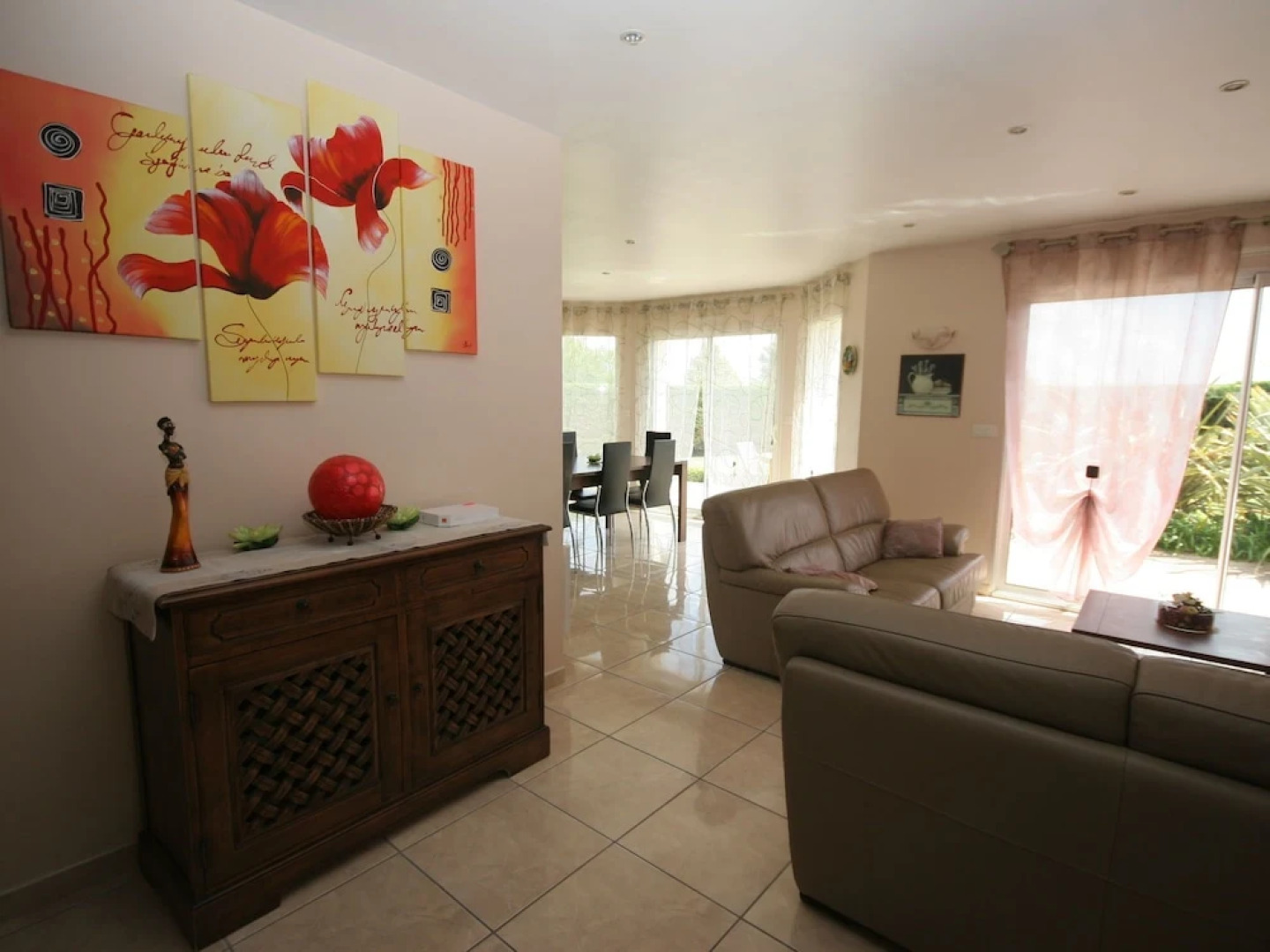 Villa With Indoor Heated Pool and Jacuzzi, Only 1.5 km of Beach and sea