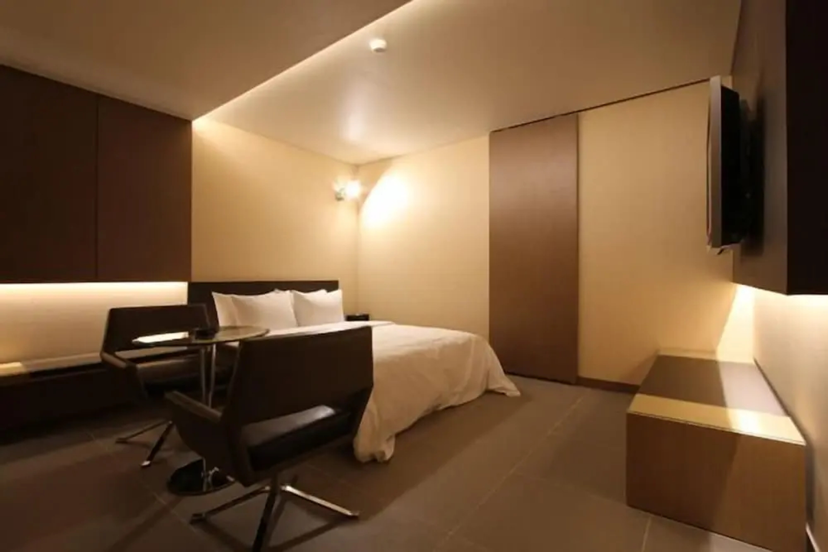 Valentine Hotel